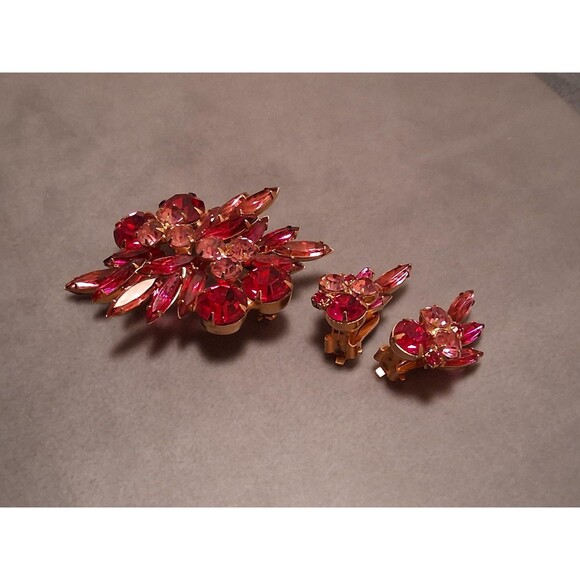 Vintage Juliana Pink AB Rhinestone Brooch Earrings Set Clip Backs - Picture 3 of 13